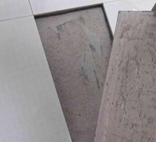 师宗瓷砖空鼓维修公司分享瓷砖铺贴时如果打浆（即涂抹在瓷砖背面和基层上的砂浆或瓷砖胶）过少，会带来以下问题
